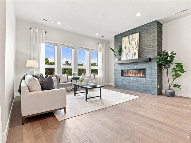 Property Photo 10 Designer finishes create a clean, contemporary aesthetic.