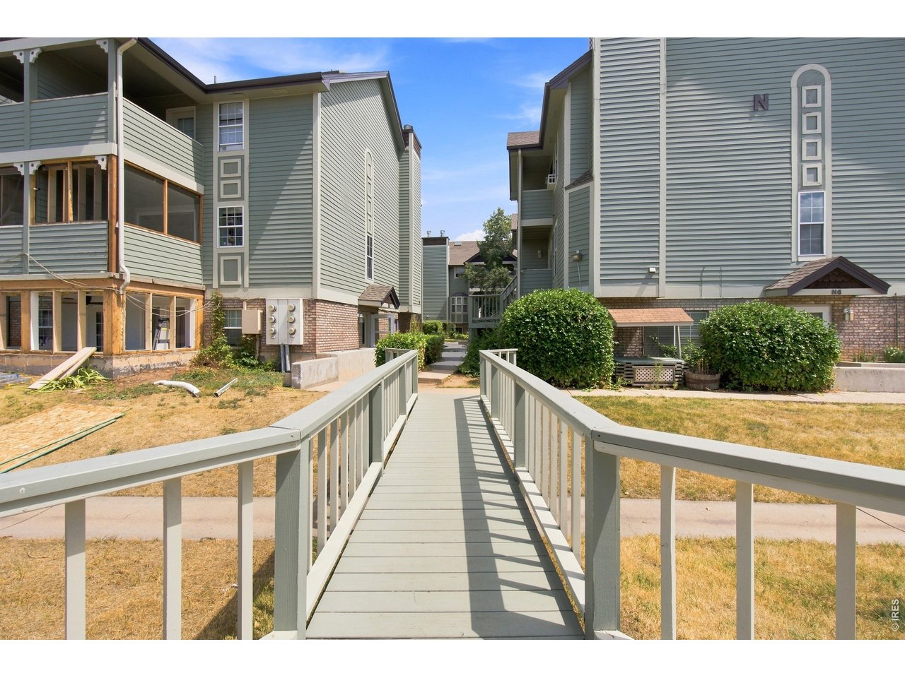 Property Photo 22 Established Silverplume community with convenient pedestrian walkways.