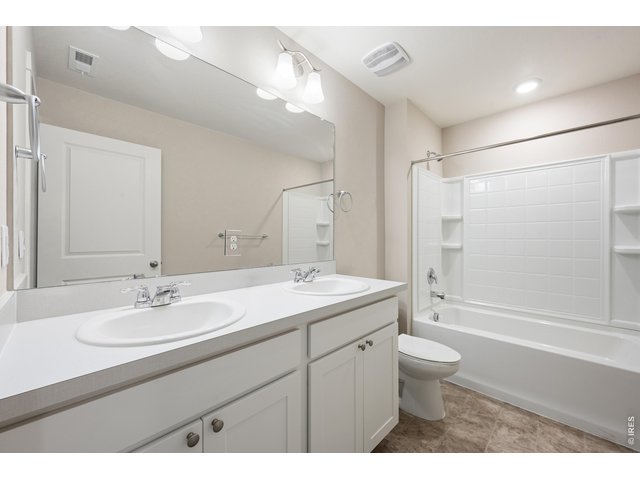 Property Photo 21 Hall Bath