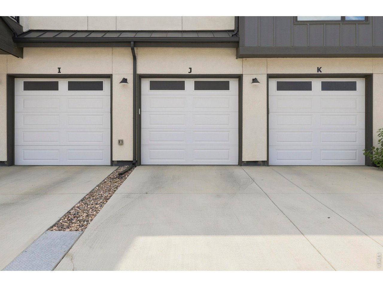 Property Photo 29 oversized one car garage