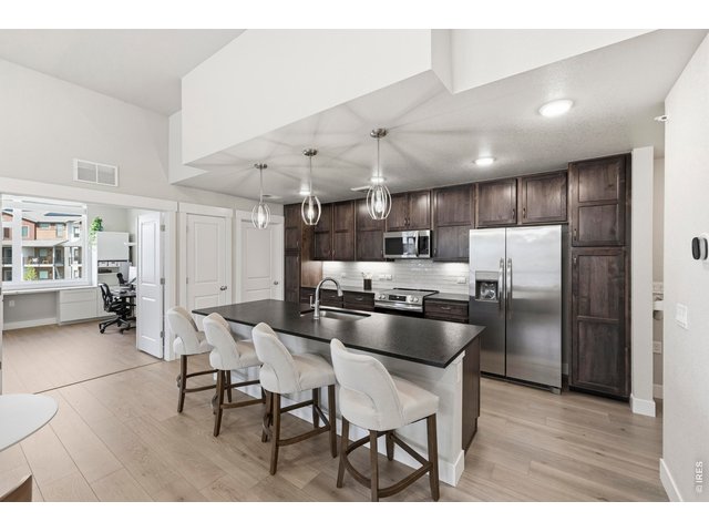Property Photo 10 Kitchen counter is quartz countertops