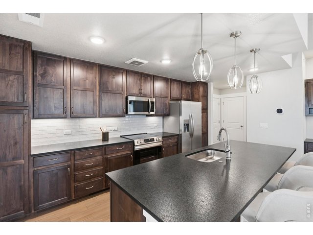 Property Photo 8 Beautifully appointed  kitchen, high end appliances and direct vent to the outside of the unit