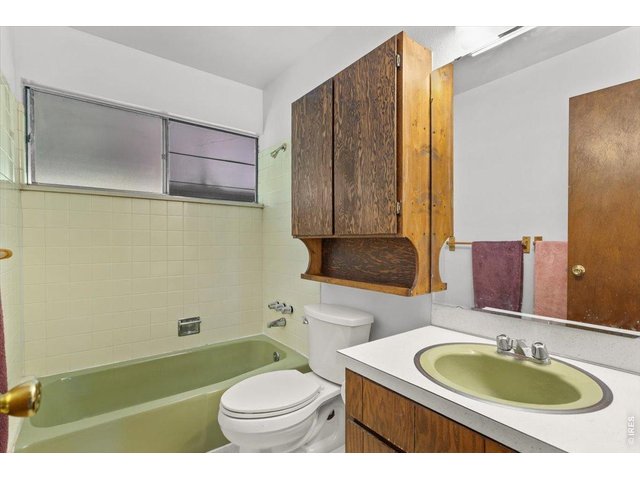 Property Photo 16 Shared full bath ready for your vision, or to enjoy the vintage quality in amazing condition!
