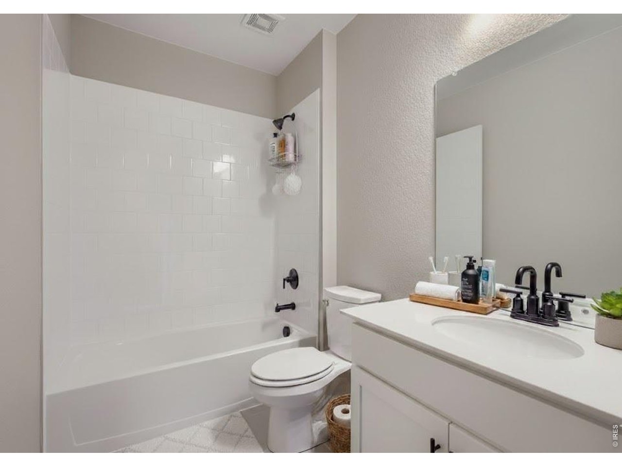 Property Photo 12 Bathroom 2 (level 3)