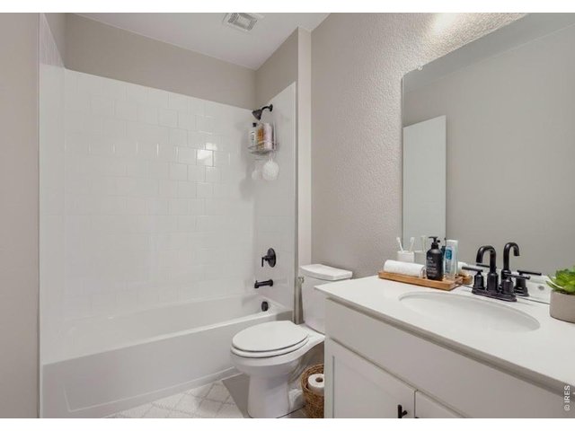 Property Photo 12 Bathroom 2 (level 3)