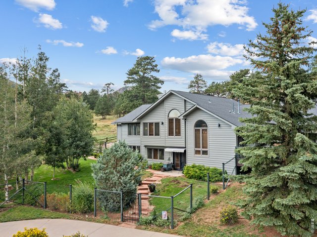 Property Photo 5 Gorgeous landscaping