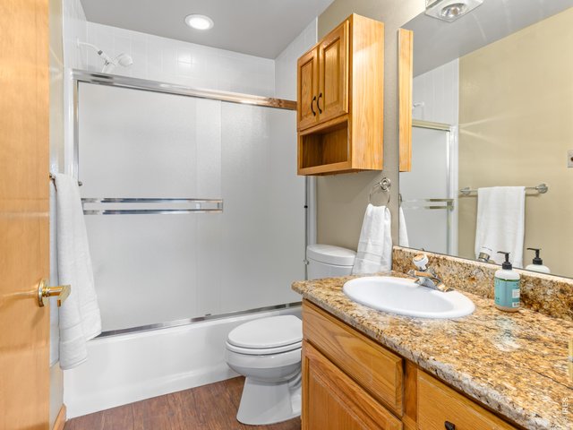 Property Photo 36 Guest bath downstairs