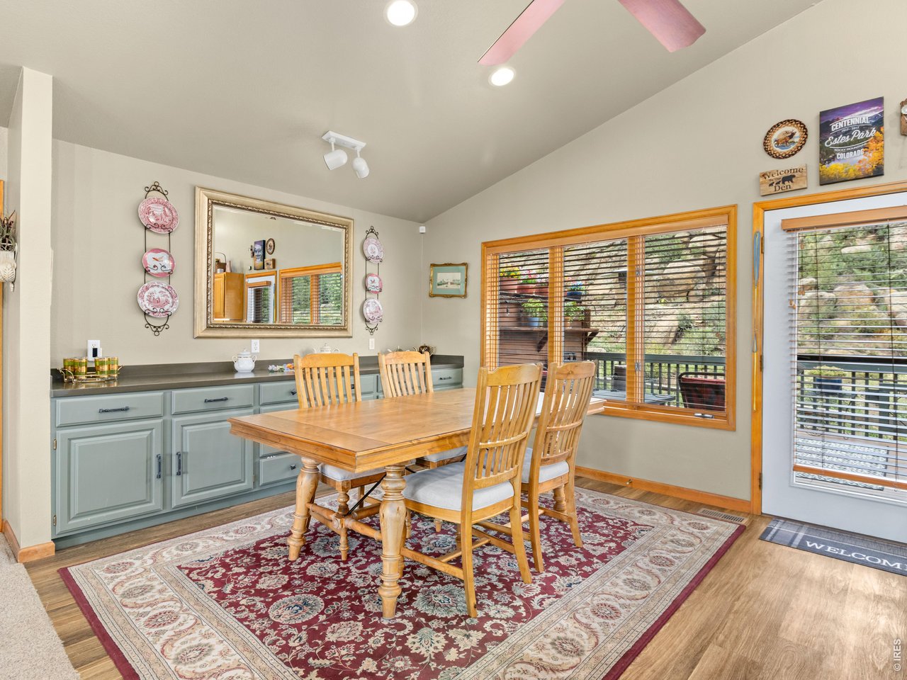 Property Photo 19 Built-in dining storage