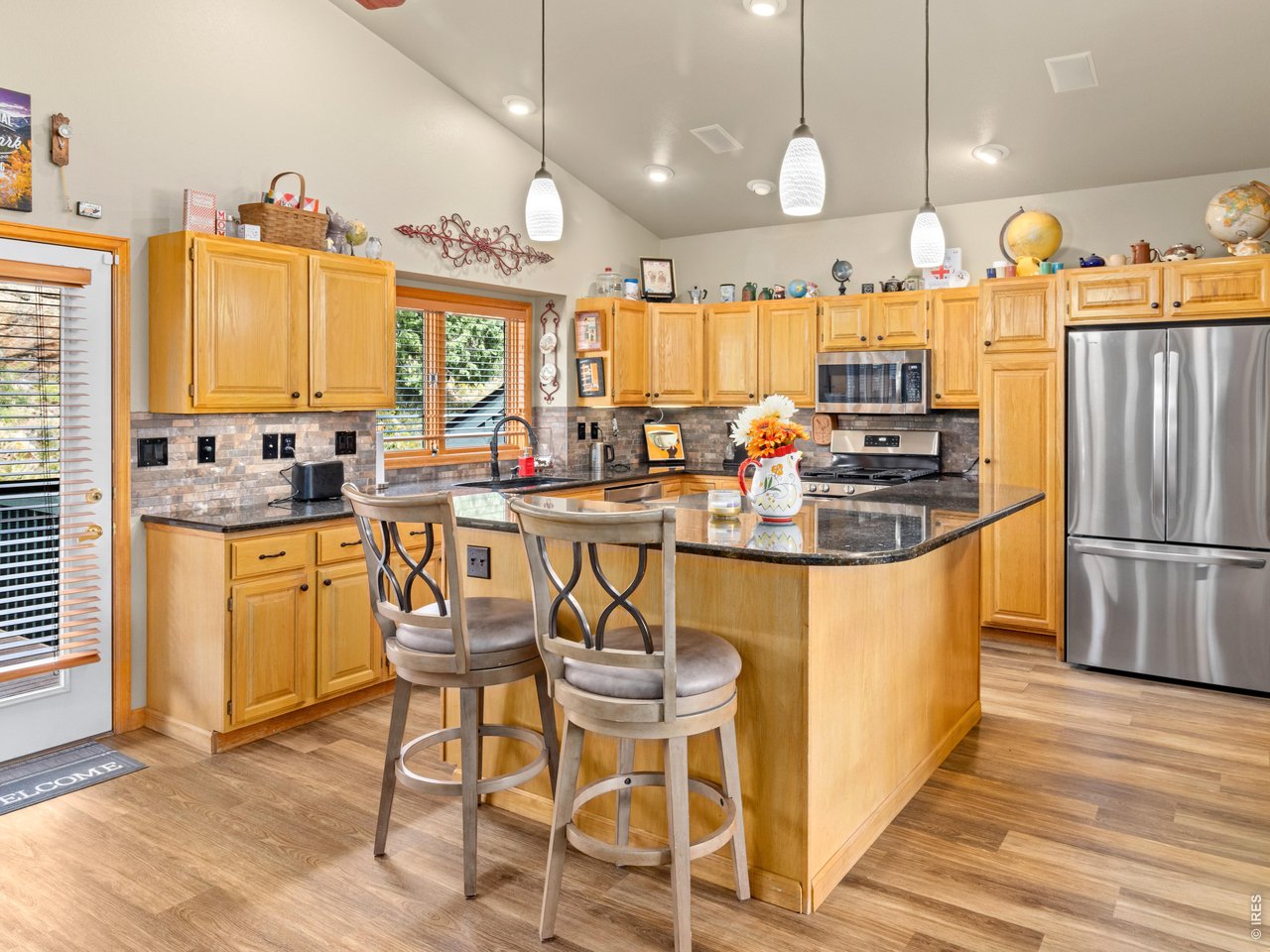 Property Photo 18 Oversized island for everyday dining