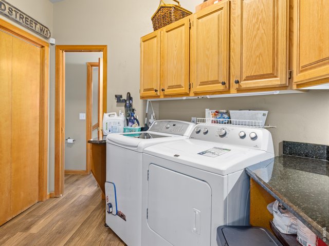 Property Photo 37 Spacious laundry room