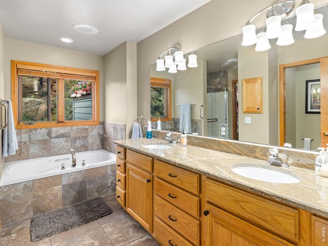 Property Photo 26 Luxurious primary bath
