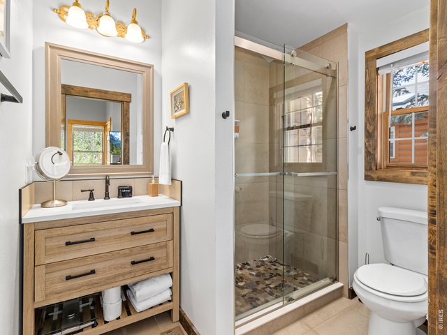 Property Photo 7 New Upscaled Bath