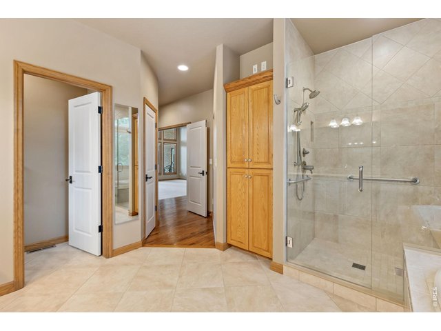 Property Photo 20 Primary bathroom