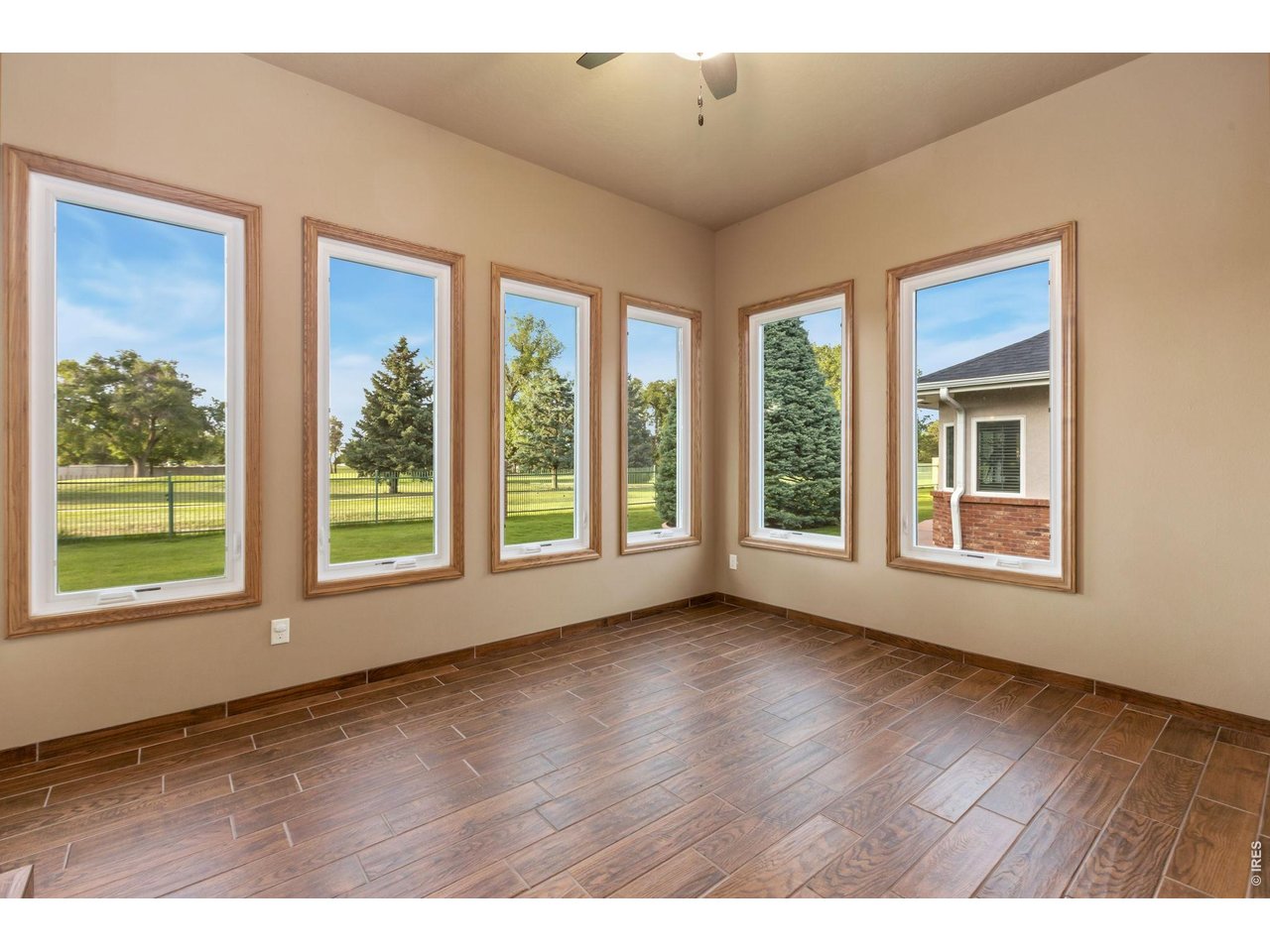 Property Photo 17 fully enclosed patio