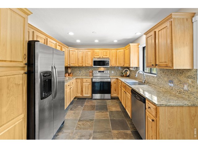 Property Photo 6 Beautiful Kitchen with Stainless Steel Appliances