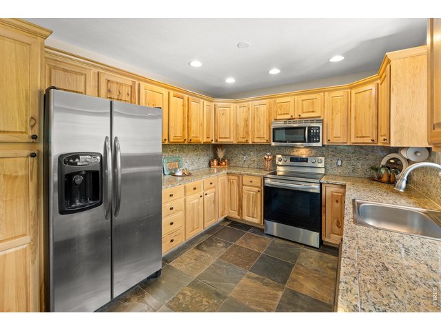 Property Photo 26 Fully Furnished Kitchen!