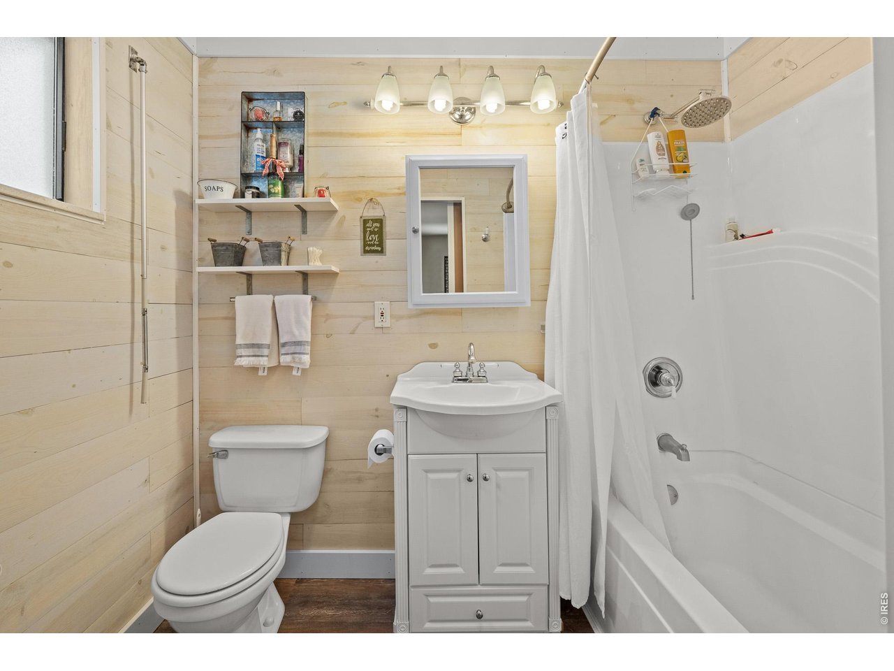 Property Photo 10 Primary Bathroom en Suite