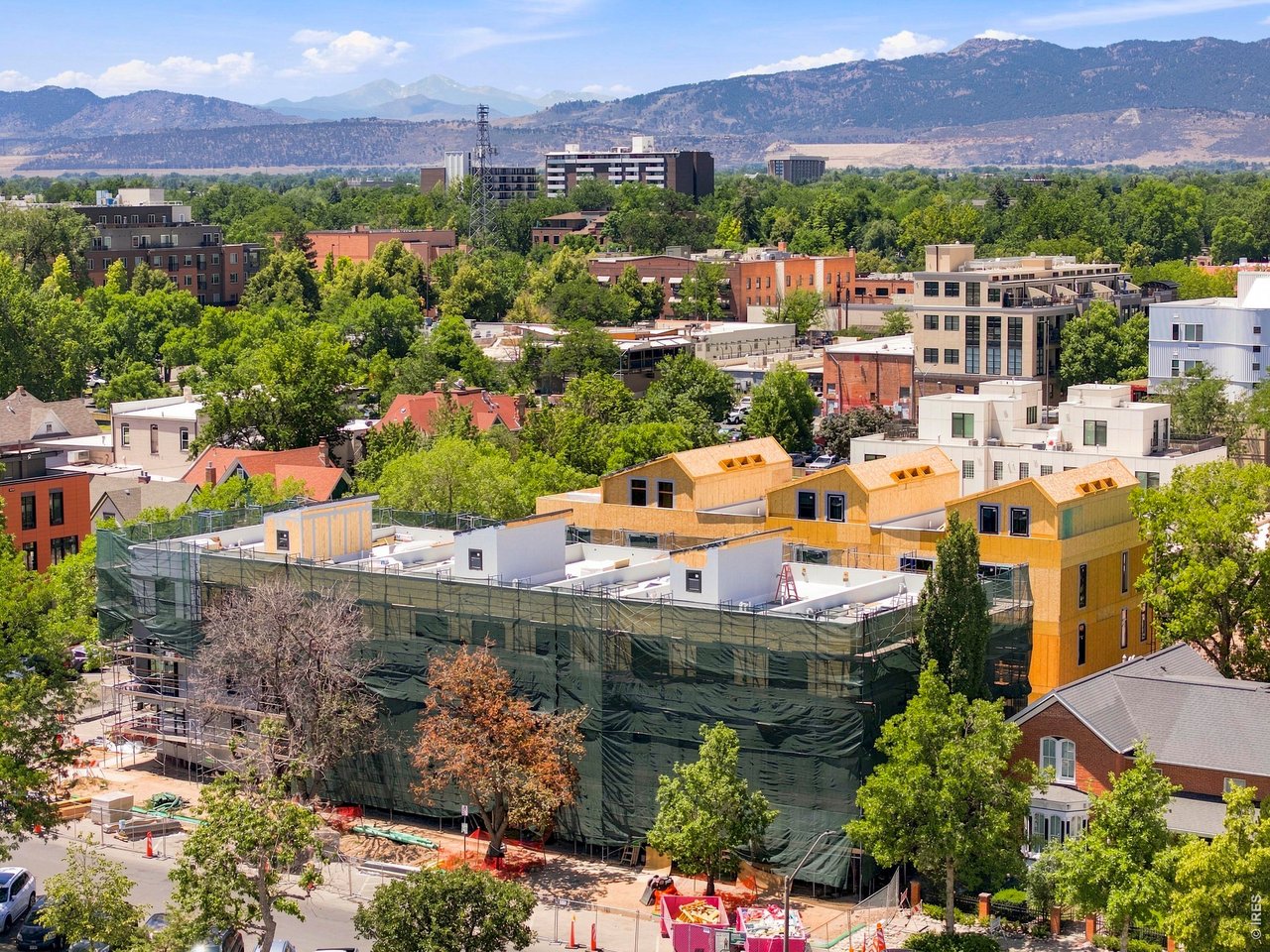 Property Photo 1 Presenting La Vie Lumiere, in the heart of Old Town FTC, with Le Jardin D'Arbre private garden community courtyard in the center. Elegant Exquisite Design, Sustainable Urban Living. Townhomes that live like spacious single family homes, private basements!