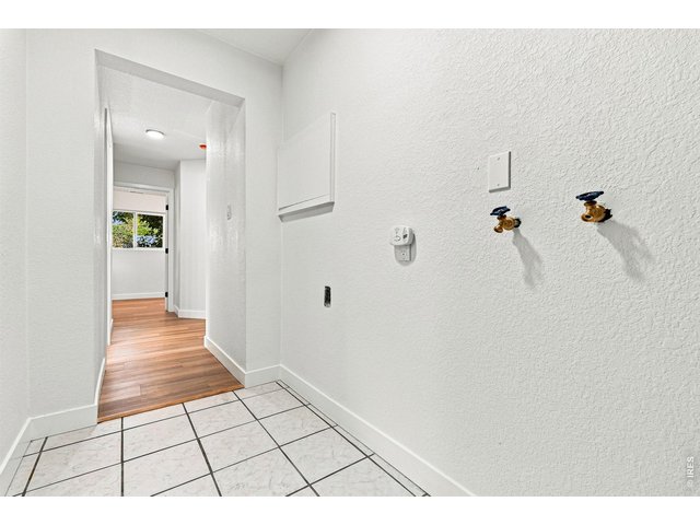 Property Photo 24 Laundry room
