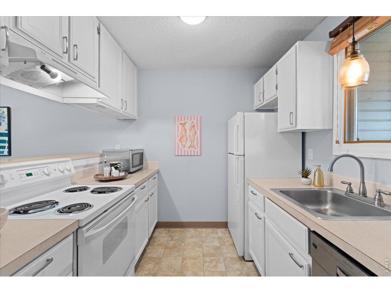 Property Photo 13 Spacious, well-maintained kitchen