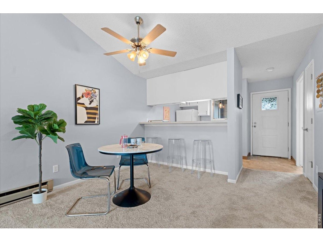 Property Photo 10 Additional seating room at bartop