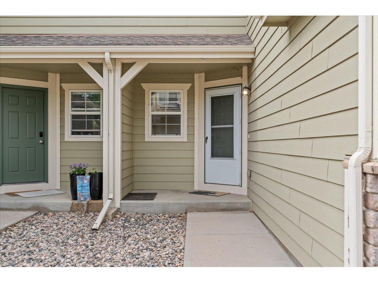 Property Photo 3 covered entry way - no stairs