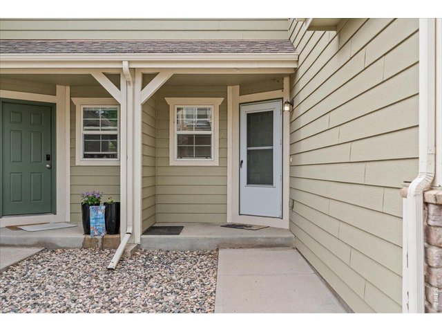 Property Photo 3 covered entry way - no stairs