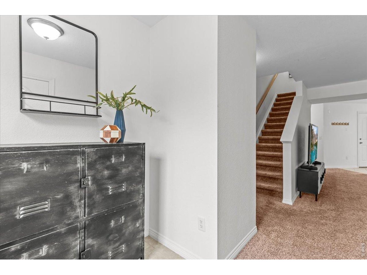 Property Photo 5 welcoming entryway
