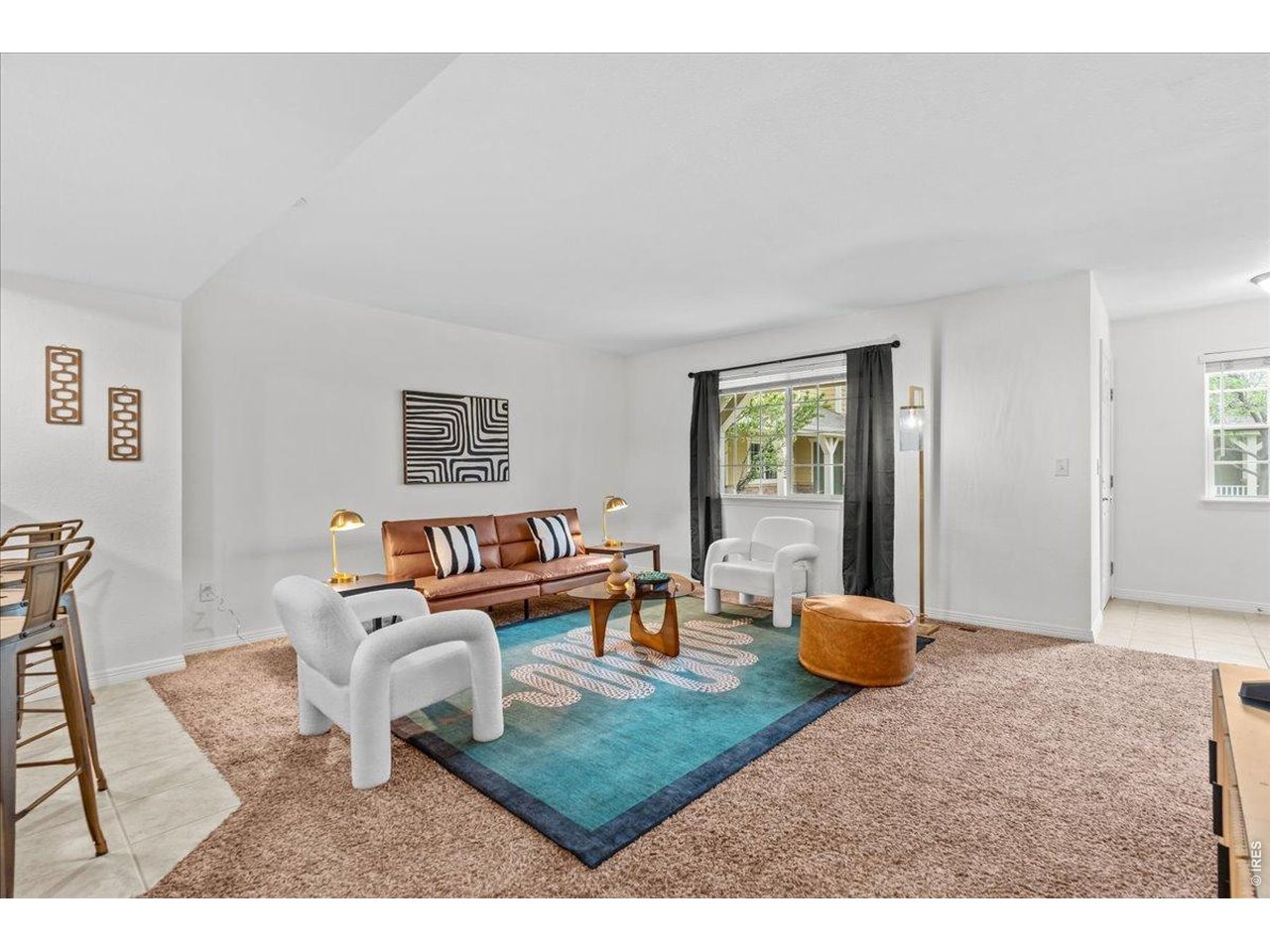 Property Photo 10 easy entertaining in this cozy space