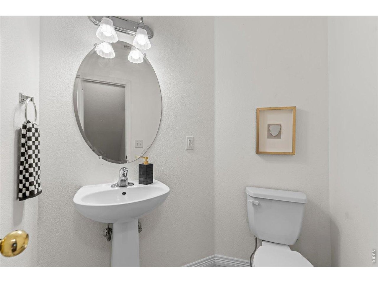 Property Photo 16 Main floor power bath