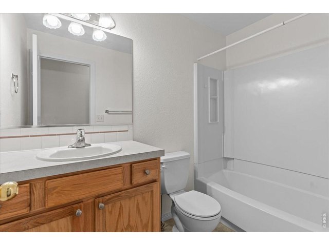 Property Photo 25 shared hall bath with tub