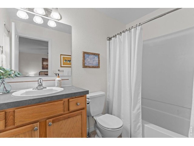 Property Photo 20 ensuite full bathroom for primary bedroom