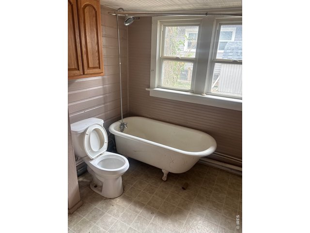 Property Photo 4 Full Bath with Laundry