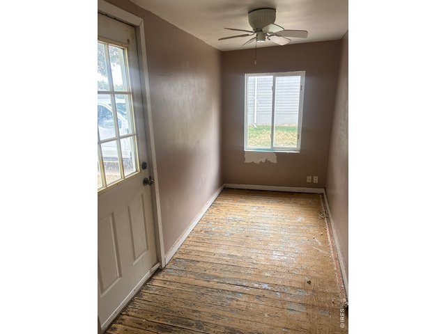 Property Photo 7 Quaint enclosed front porch