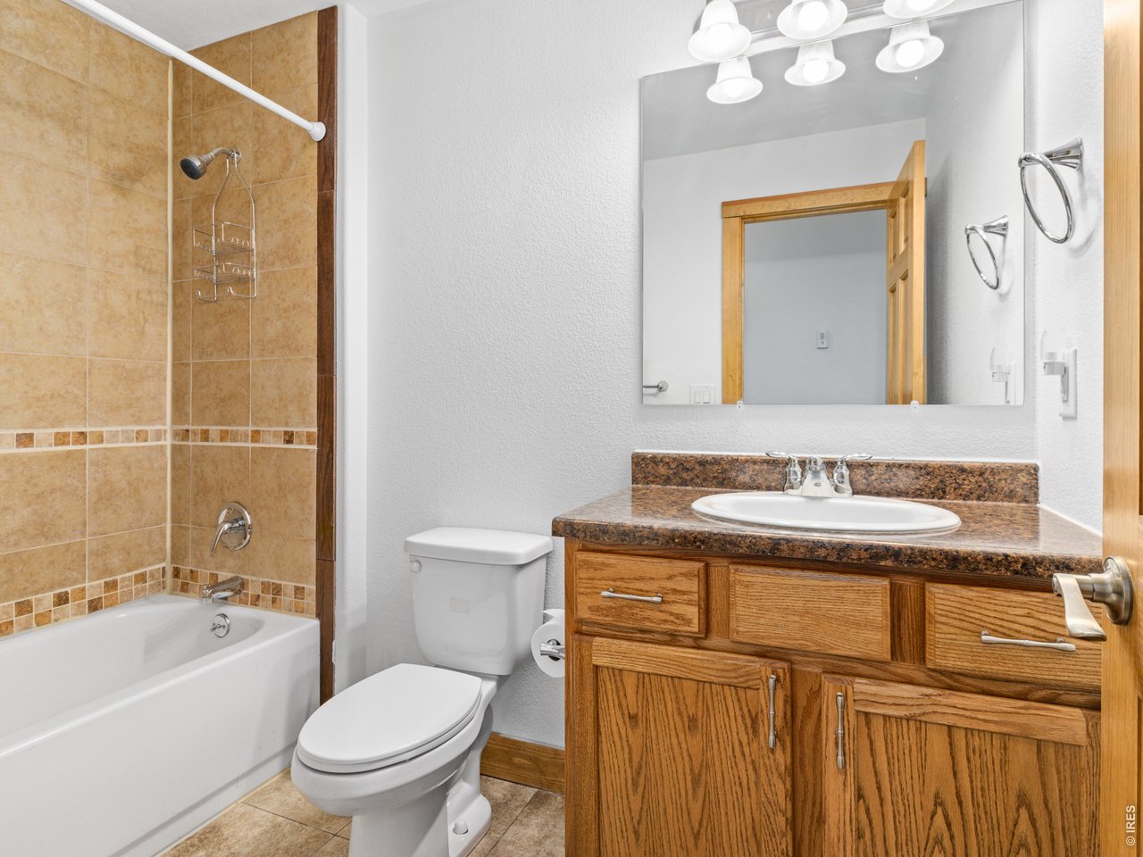 Property Photo 23 Additional full bathroom in the main house.