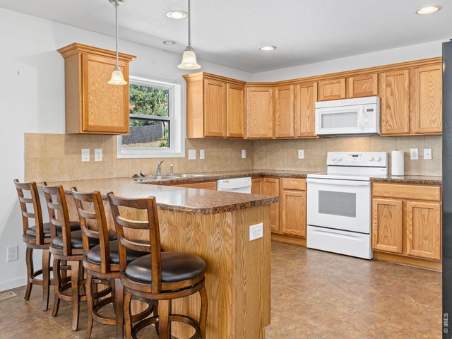 Property Photo 30 Full kitchen with breakfast bar.