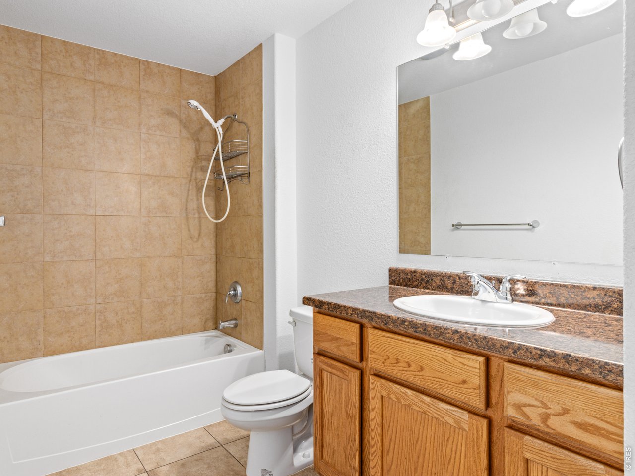 Property Photo 41 Full bathroom