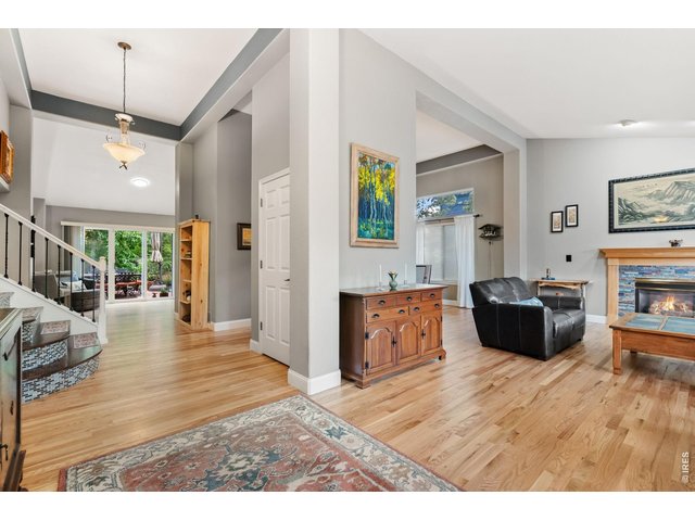 Property Photo 5 Vaulted ceilings