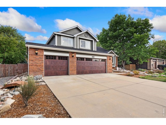 Property Photo 4 Brand new custom garage doors