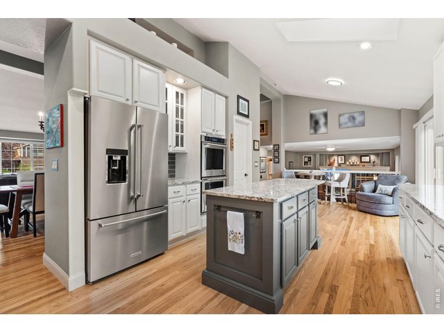 Property Photo 11 Beautiful kitchen with double ovens