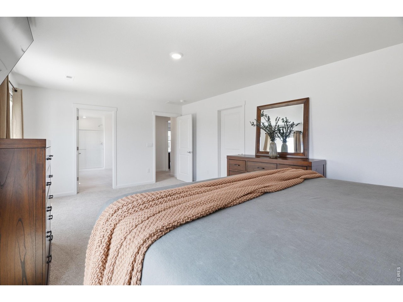 Property Photo 17 Private primary retreat with an en-suite bath and generous walk-in closet.