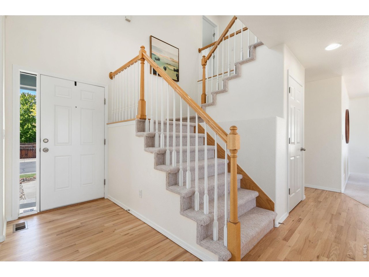 Property Photo 3 Shining hardwood entry