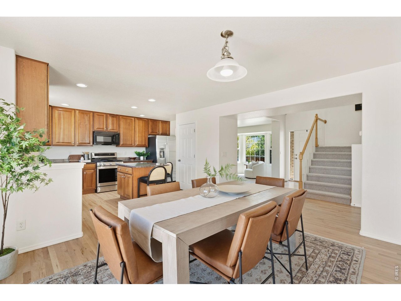 Property Photo 11 Spacious dining nook