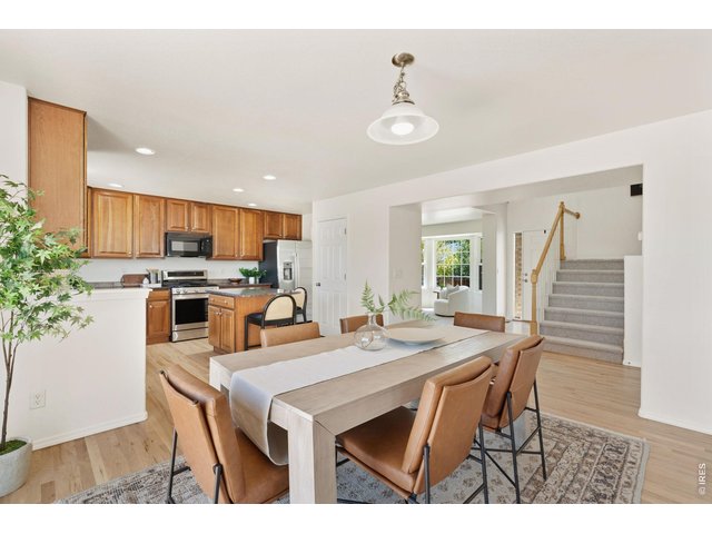 Property Photo 11 Spacious dining nook