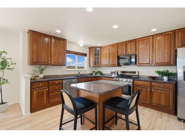 Property Photo 13 Kitchen island