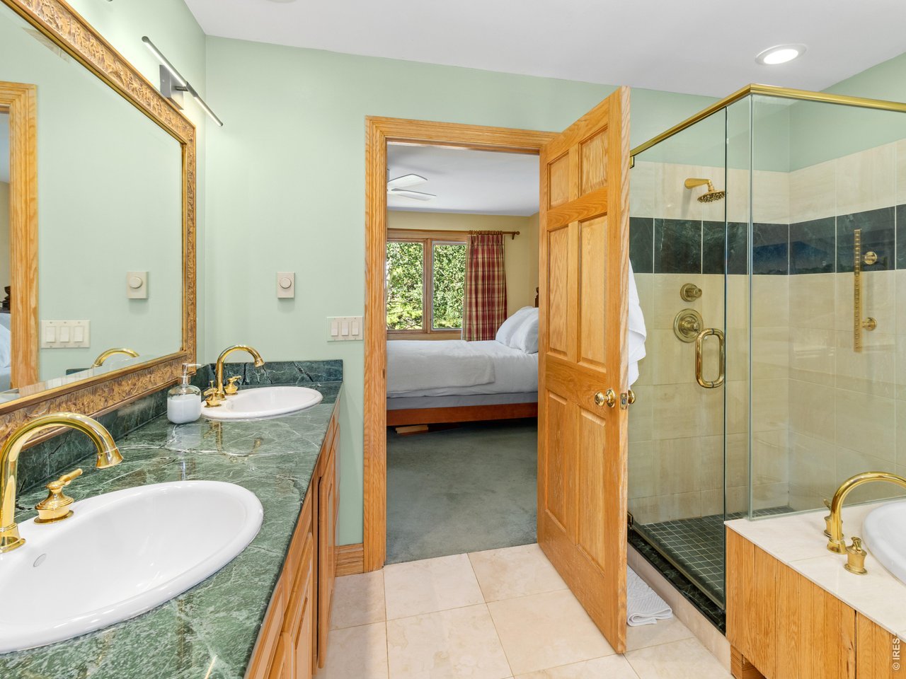 Property Photo 15 5pc primary bath