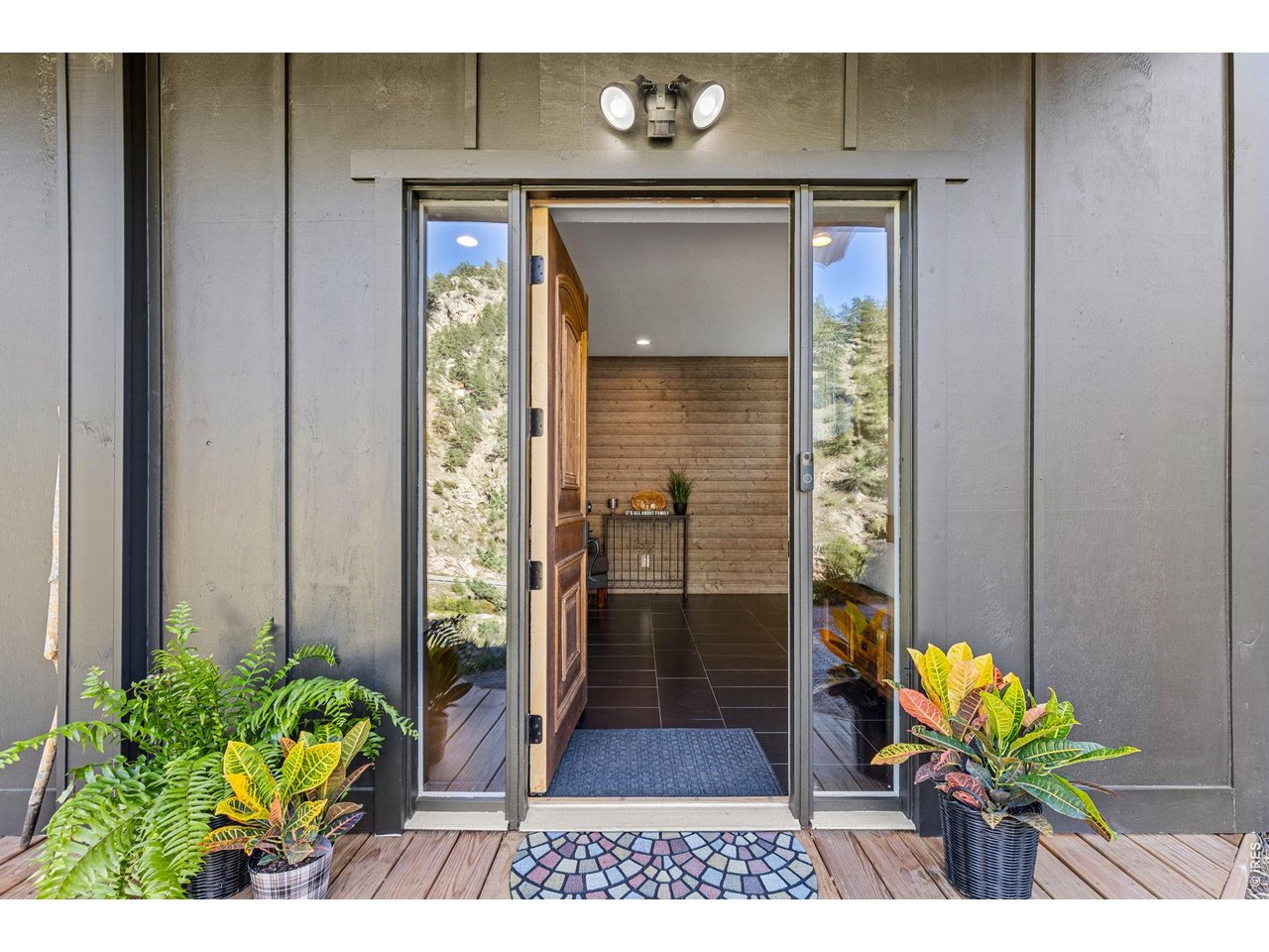 Property Photo 5 Open the door to a welcoming first impression.