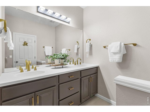 Property Photo 22 Primary En Suite Bathroom