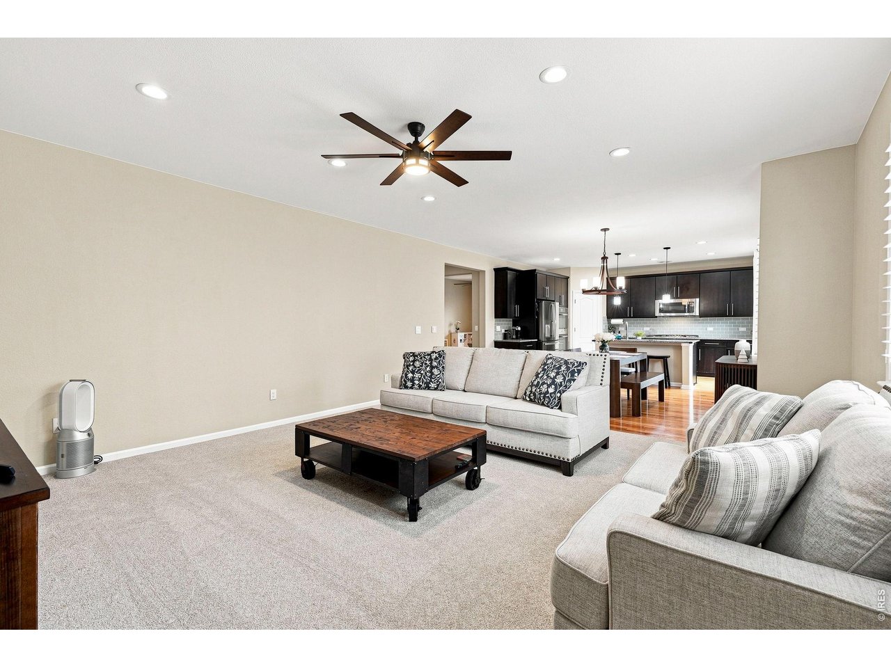 Property Photo 12 Spacious family room just off the kitchen