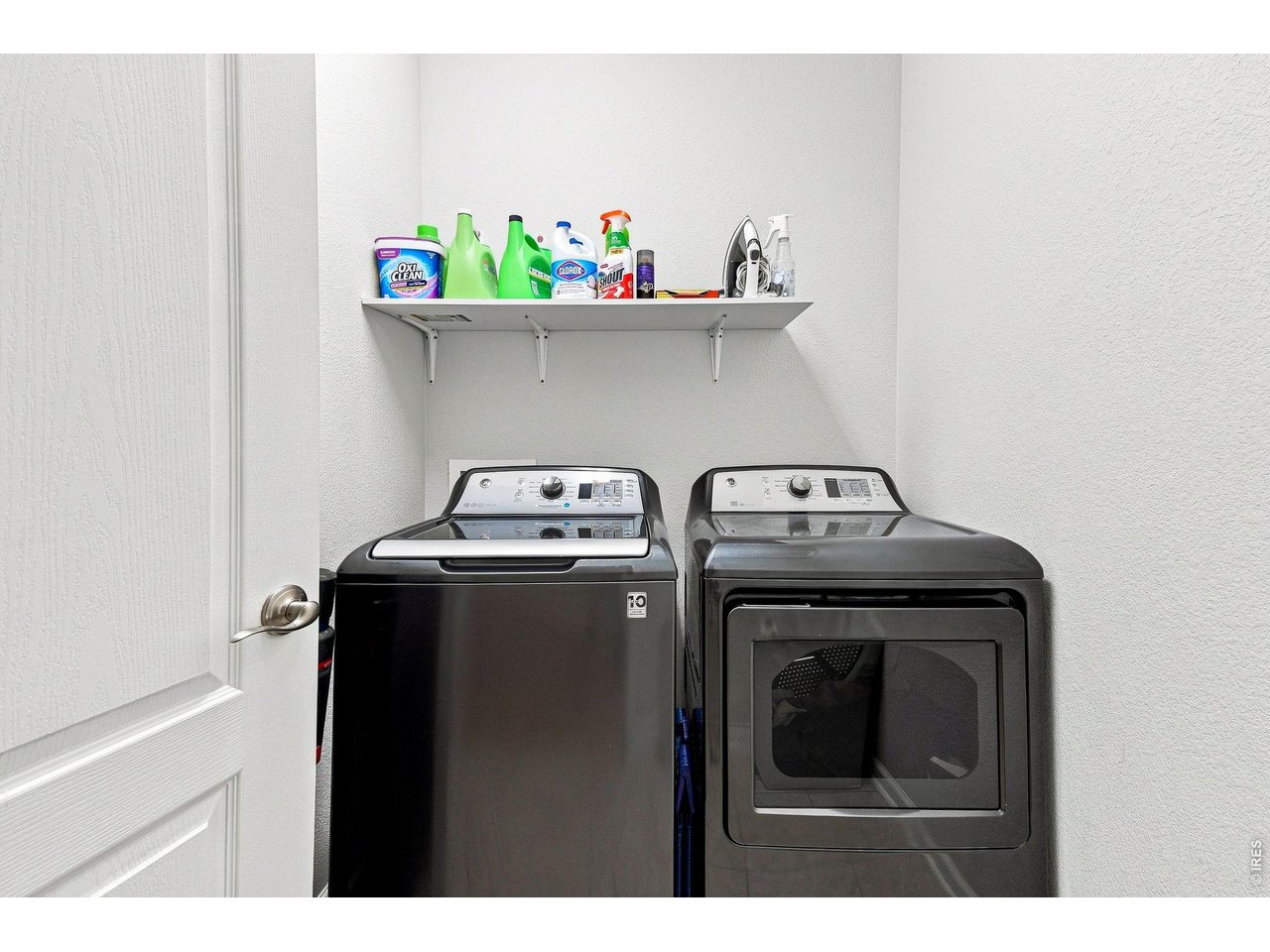 Property Photo 27 Washer and dryer included